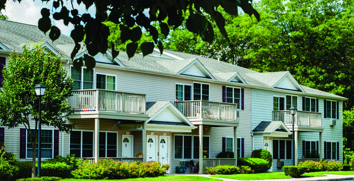 Apartments in Medford, NY Medford Pond Luxury Apartments Photo Gallery